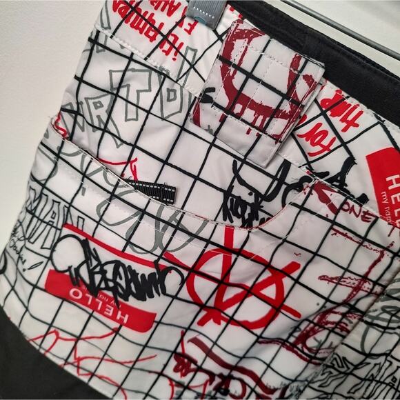 Burton Boys' Snow/Ski Pants in Red/White Name tag Graffiti Print Size XL - Picture 2 of 10